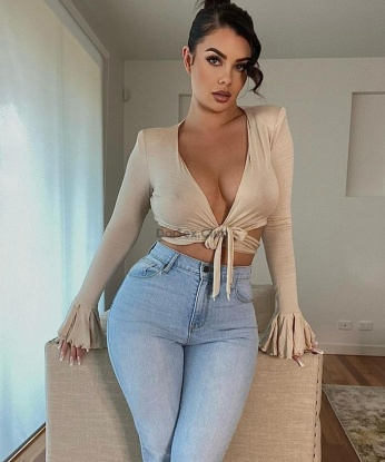 💋 Откройте для себя новые грани наслаждения в моей обществе. 💫 Мои услуги включают эротический массаж, стриптиз, оральные ласки и многое другое. 🔥 Я разнообразна как никто другой, всегда готова удовлетворить вас полностью и оставить незабываемые воспоминания. 💫 Фото 100% мои, без ретуши. 📸 Позвольте мне доказать вам то, чего вы давно ждете! 💫 Отзывы подтверждают, что я лучшая в Москве! 🌟 Жду звонка, чтобы начать наше незабываемое приключение вместе! 💌 Юлечка